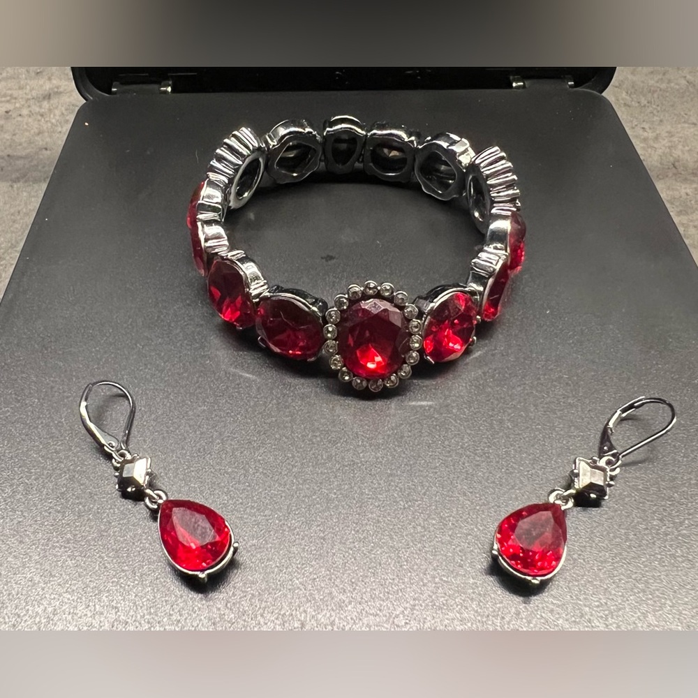 Pretty Chunky‎ Bracelet and Dangly Earrings with Faux Rubies.